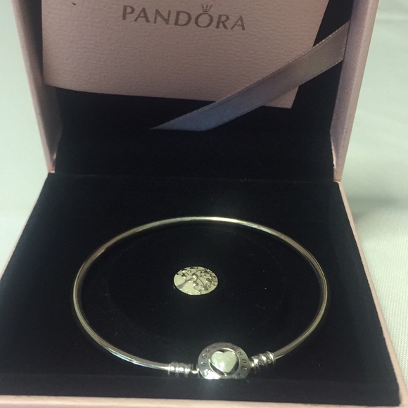 PANDORA Tree of Hearts Mothers Day Bangle Gift Set - Picture 2 of 8